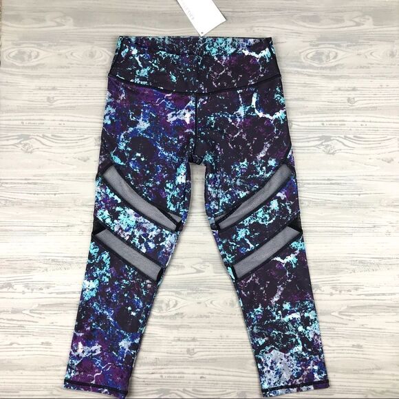 NWT FABLETICS WALKING ON AIR CROP LEGGINGS - Picture 3 of 6